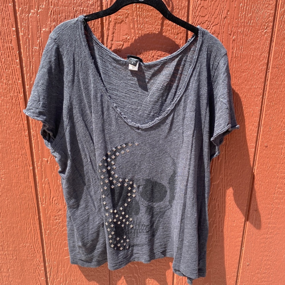 Skull Embellished T-Shirt size 3 from Torrid